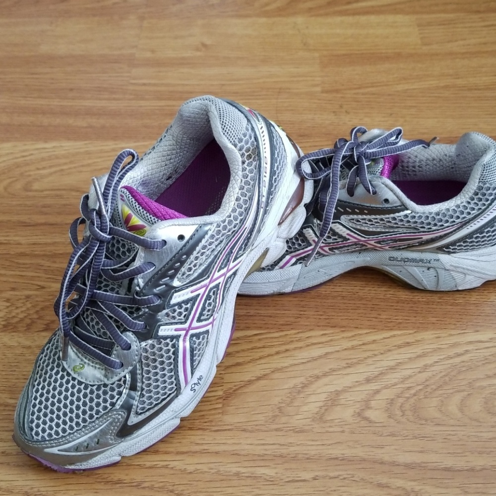 ASICS - Picture 1 of 2